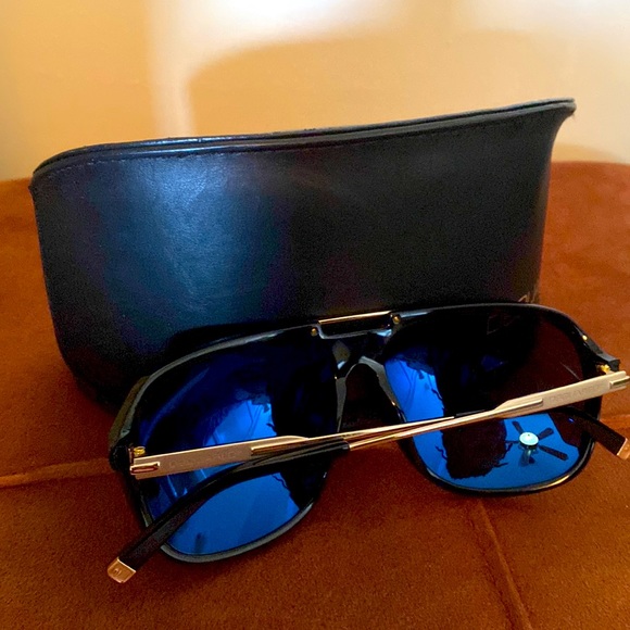 DSquared2 Aviator Sunglasses Black Gold w/ Case and Cleaning Cloth (3pc) - Picture 2 of 5